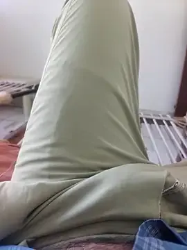 oypo – webcam model profile photo Image 10