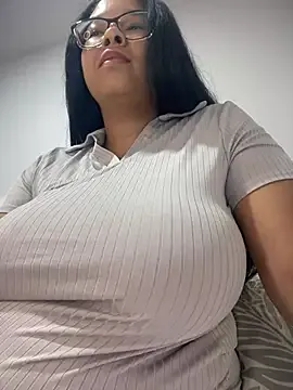 maataaan – webcam model profile photo Image 4