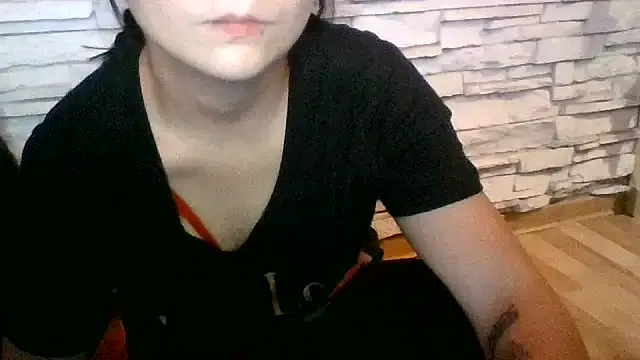 roouse – webcam model profile photo Image 5