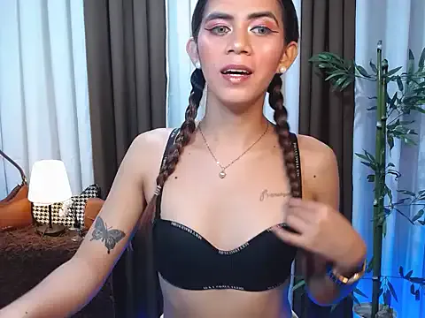 Playful_Adriana – webcam model profile photo Image 16