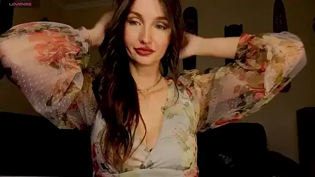 ErzabelLew – webcam model profile photo Image 5