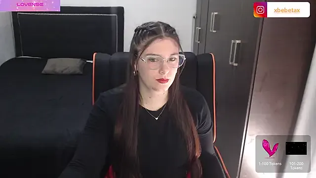 zui_lu – webcam model profile photo Image 12