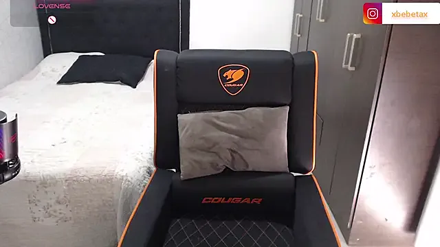 zui_lu – webcam model profile photo Image 19