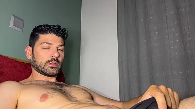 roouse – webcam model profile photo Image 3