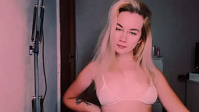 roouse – webcam model profile photo Image 18