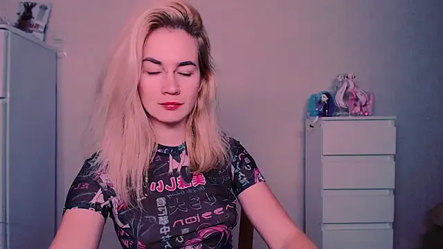 roouse – webcam model profile photo Image 3