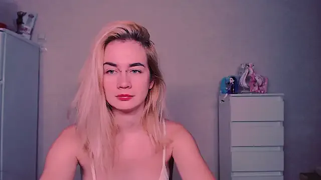 roouse – webcam model profile photo Image 4