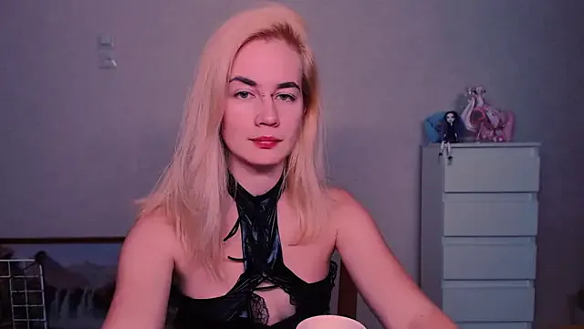 roouse – webcam model profile photo Image 5