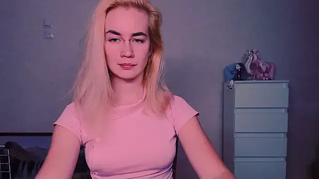 roouse – webcam model profile photo Image 6