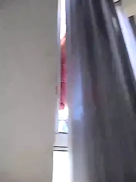 LT-333 – webcam model profile photo Image 11