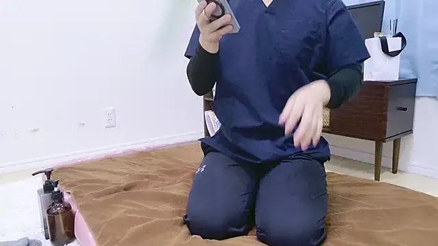 hina_porn – webcam model profile photo Image 10