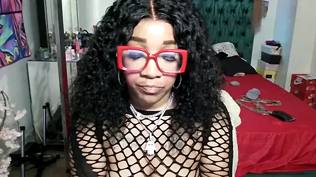 IvettePrice – webcam model profile photo Image 14