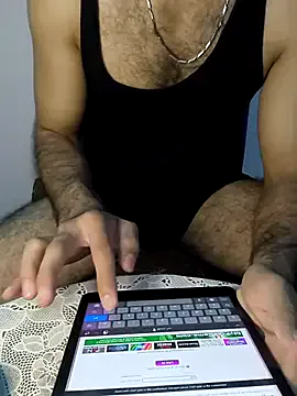 roouse – webcam model profile photo Image 11