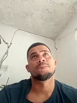 zui_lu – webcam model profile photo Image 2