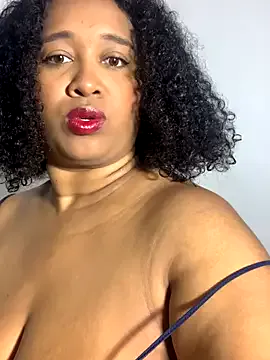 AliceRusso – webcam model profile photo Image 3