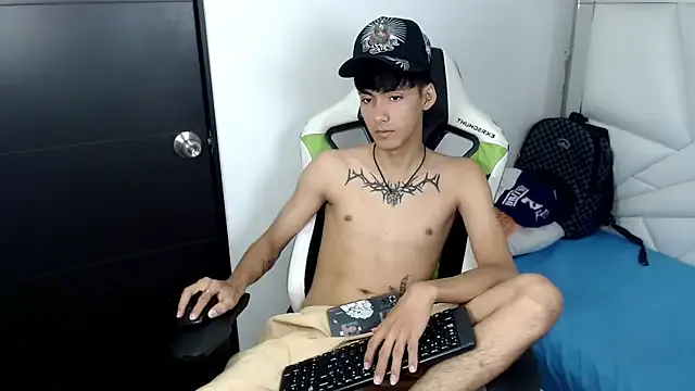 roouse – webcam model profile photo Image 9