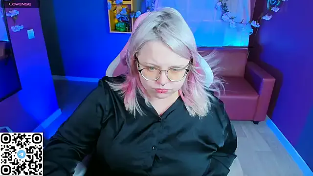  – webcam model profile photo Image 5