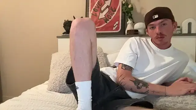 roouse – webcam model profile photo Image 4