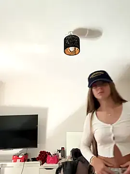 Hotalliee – webcam model profile photo Image 14