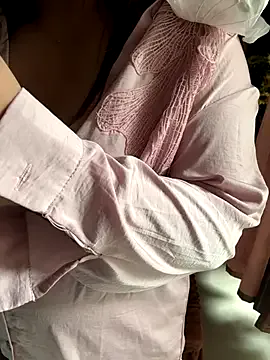 Yui-Ch – webcam model profile photo Image 3