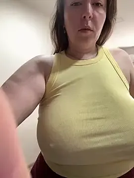 Yui-Ch – webcam model profile photo Image 6