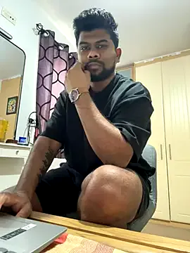 RollDolls – webcam model profile photo Image 2