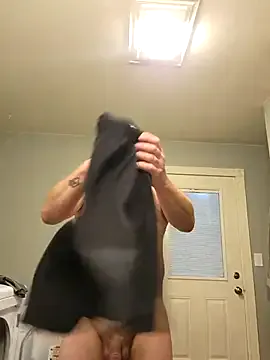 roouse – webcam model profile photo Image 3