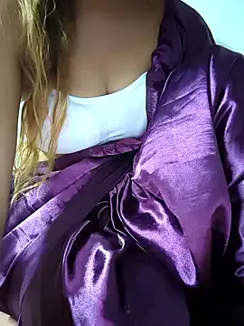roouse – webcam model profile photo Image 6