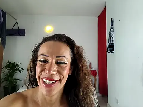 YOURSDEBORA Image 14