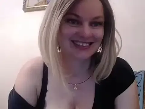 IvettePrice – webcam model profile photo Image 19