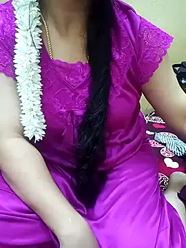 xxYuIxx – webcam model profile photo Image 2