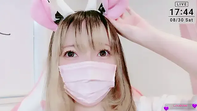 CristinaRous – webcam model profile photo Image 3