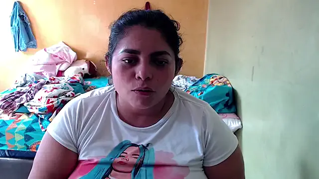 maataaan – webcam model profile photo Image 12