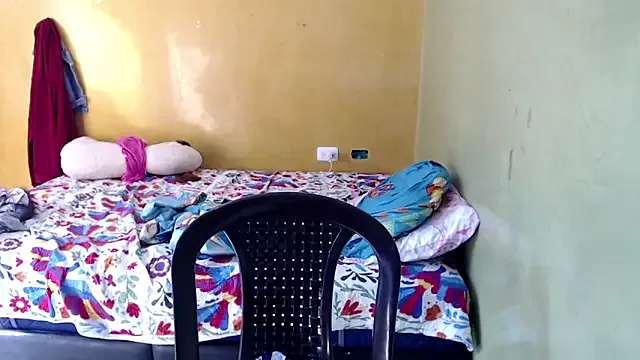 maataaan – webcam model profile photo Image 13