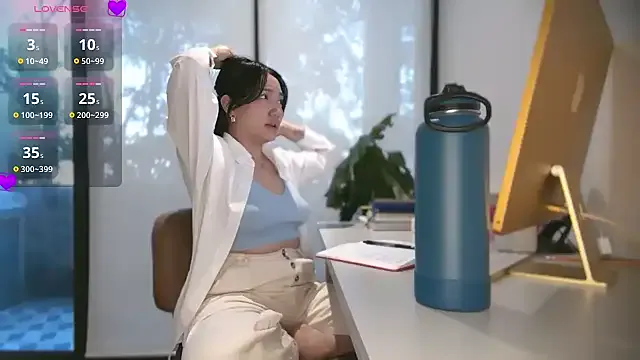 zui_lu – webcam model profile photo Image 14