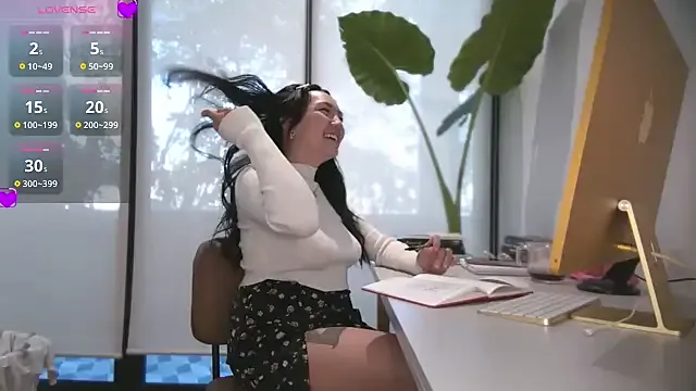 zui_lu – webcam model profile photo Image 2