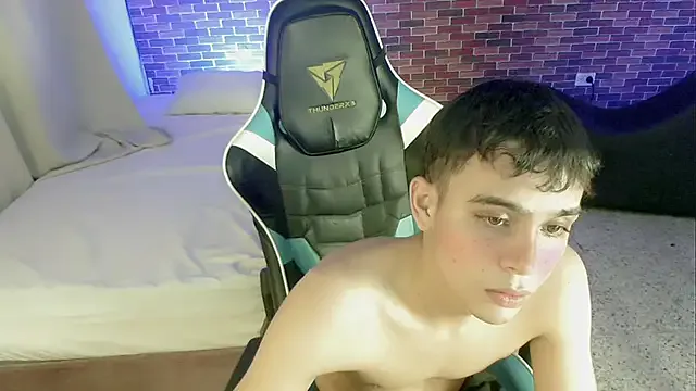  – webcam model profile photo Image 14