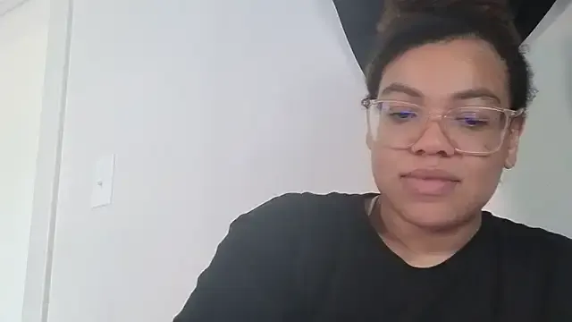 Humsafar-HDX-13 – webcam model profile photo Image 8