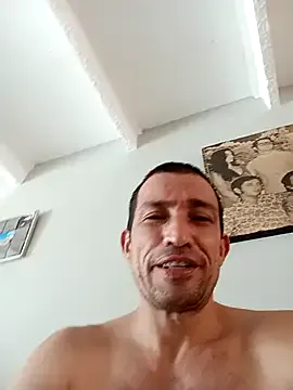 roouse – webcam model profile photo Image 2