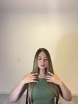 zui_lu – webcam model profile photo Image 18