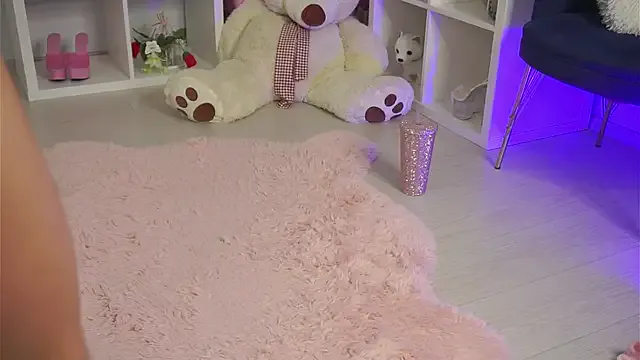 LiliLohan – webcam model profile photo Image 11