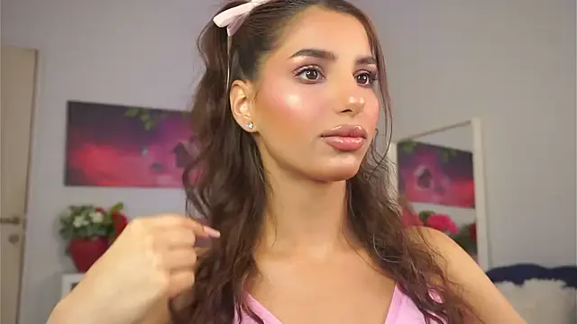 LiliLohan – webcam model profile photo Image 12