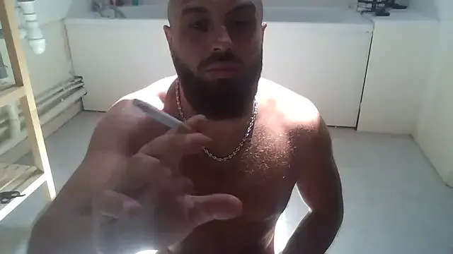 roouse – webcam model profile photo Image 12