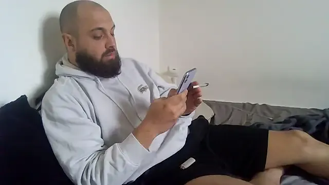 roouse – webcam model profile photo Image 2