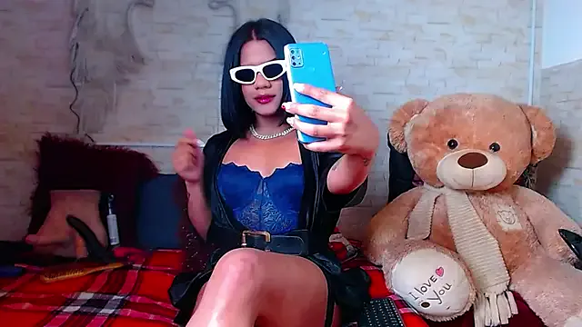 LT-333 – webcam model profile photo Image 6