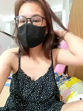 roouse – webcam model profile photo Image 5