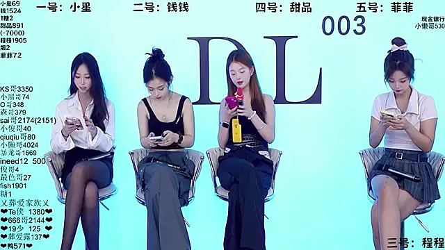 RollDolls – webcam model profile photo Image 14